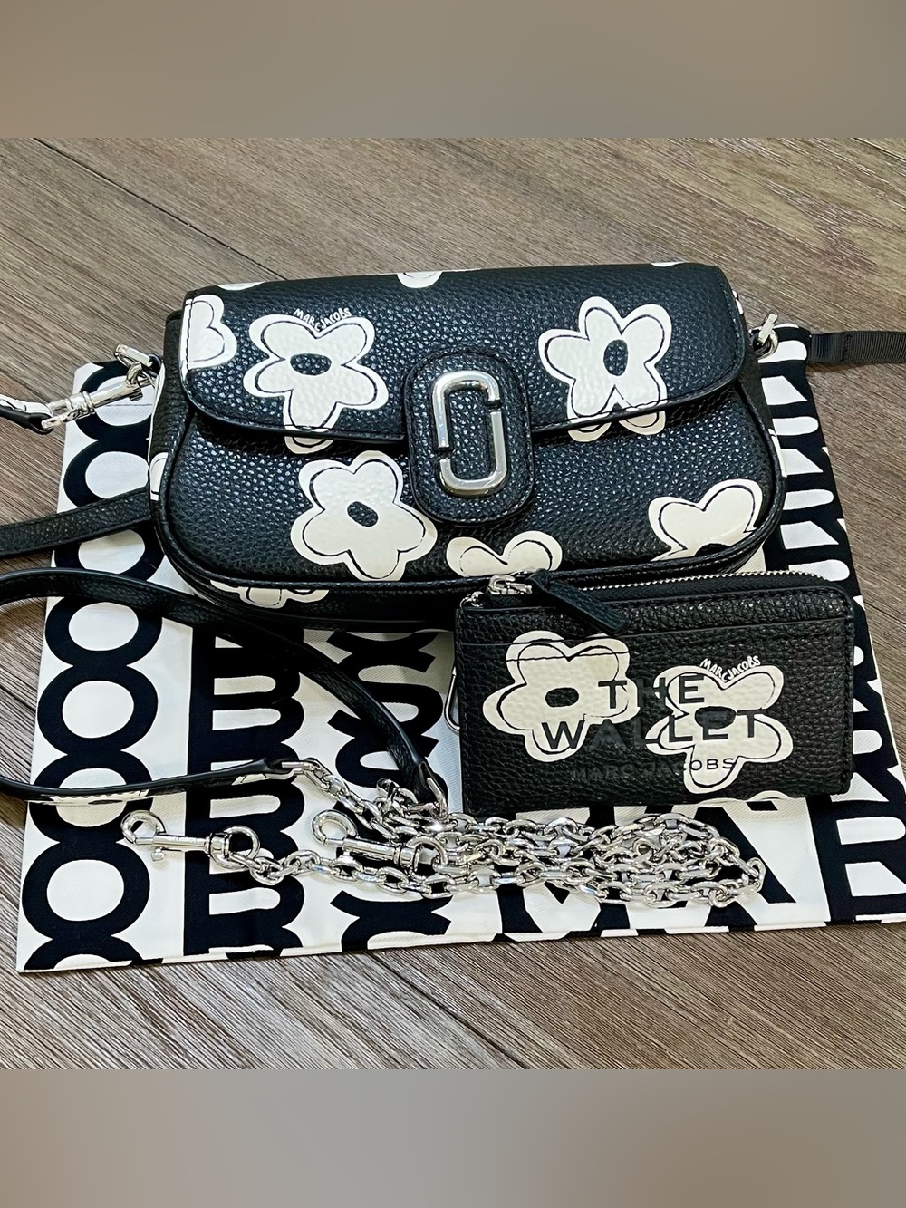 Marc Jacobs Daisy Clover shoulder bag w/matching wallet
